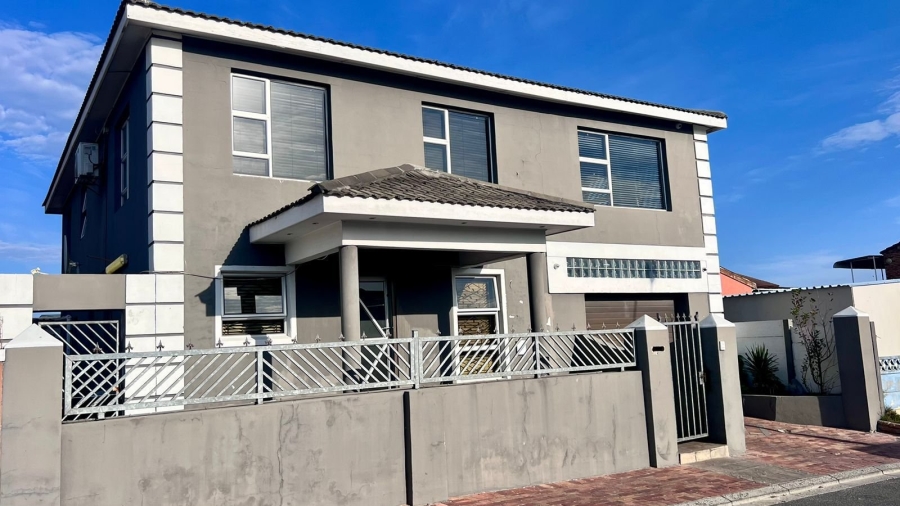 5 Bedroom Property for Sale in Woodlands Western Cape